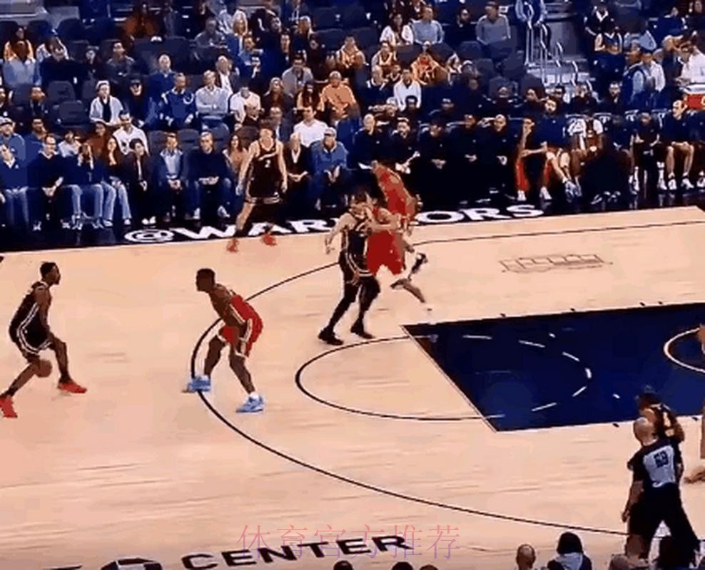 错进错出！琼斯捡漏双手暴扣